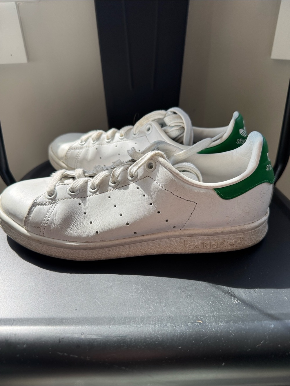 Adidas women’s Stan Smith White & Green Leather Sneakers Sz 6 (fit like 7)